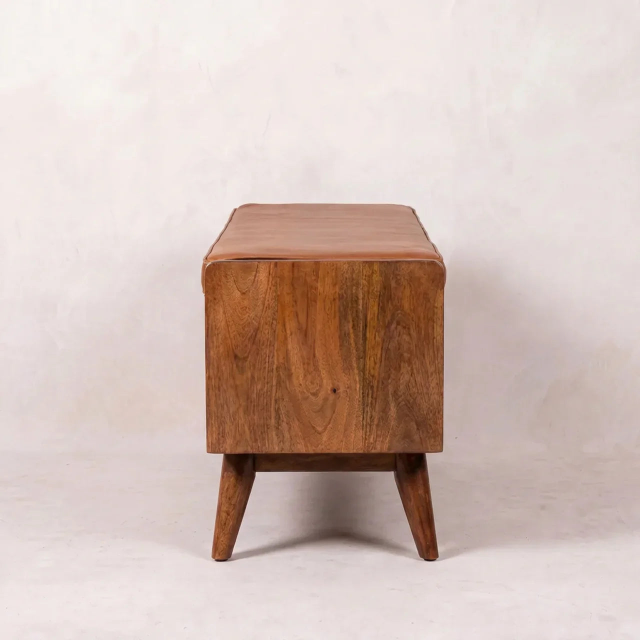 Chestnut Bench with Brown Leather Seatpad