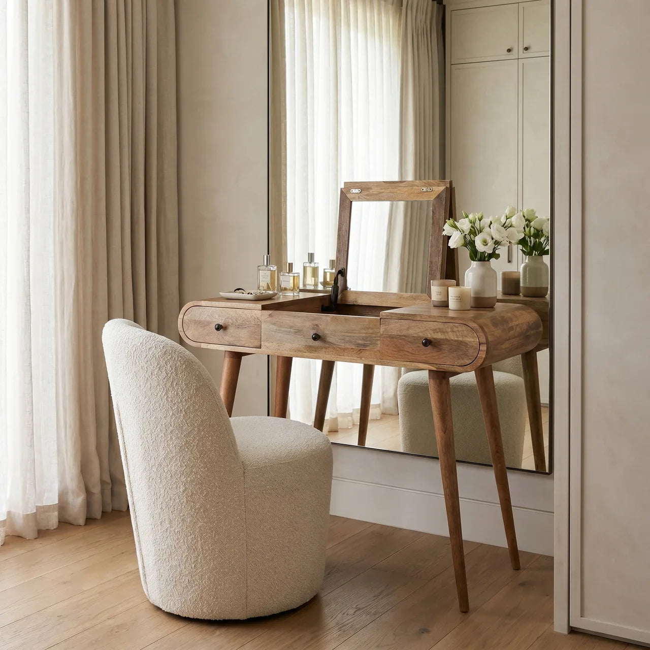Oak-ish Round Dressing Table
