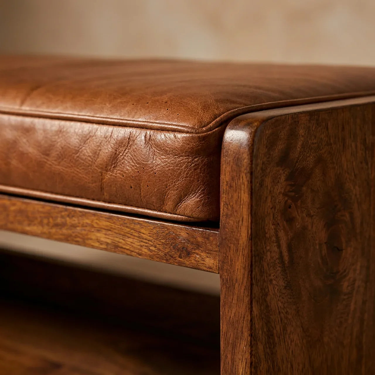 Chestnut Bench with Brown Leather Seatpad